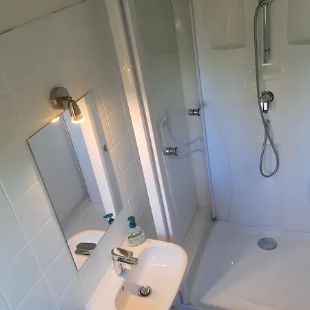 Kleine Und Charmante Monteurs B Karlsruhe